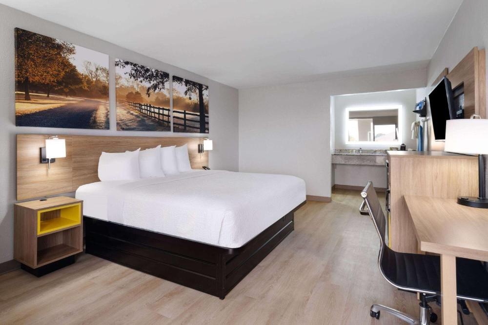 Days Inn by Wyndham Montgomery I-85