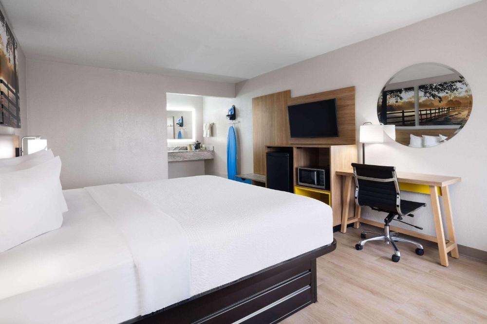 Days Inn by Wyndham Montgomery I-85